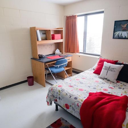 Au Campus Hotel Sherbrooke Kültér fotó