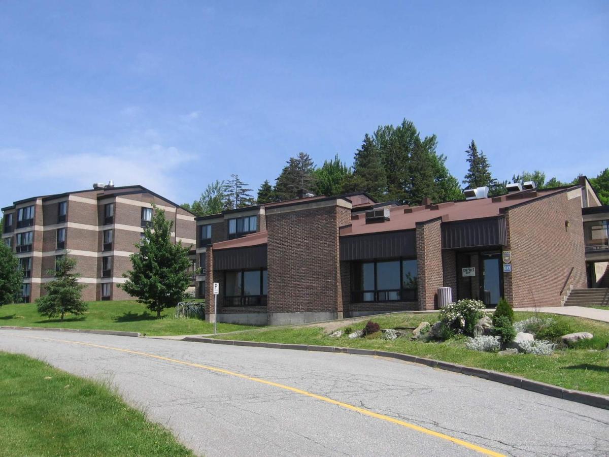 Au Campus Hotel Sherbrooke Kültér fotó