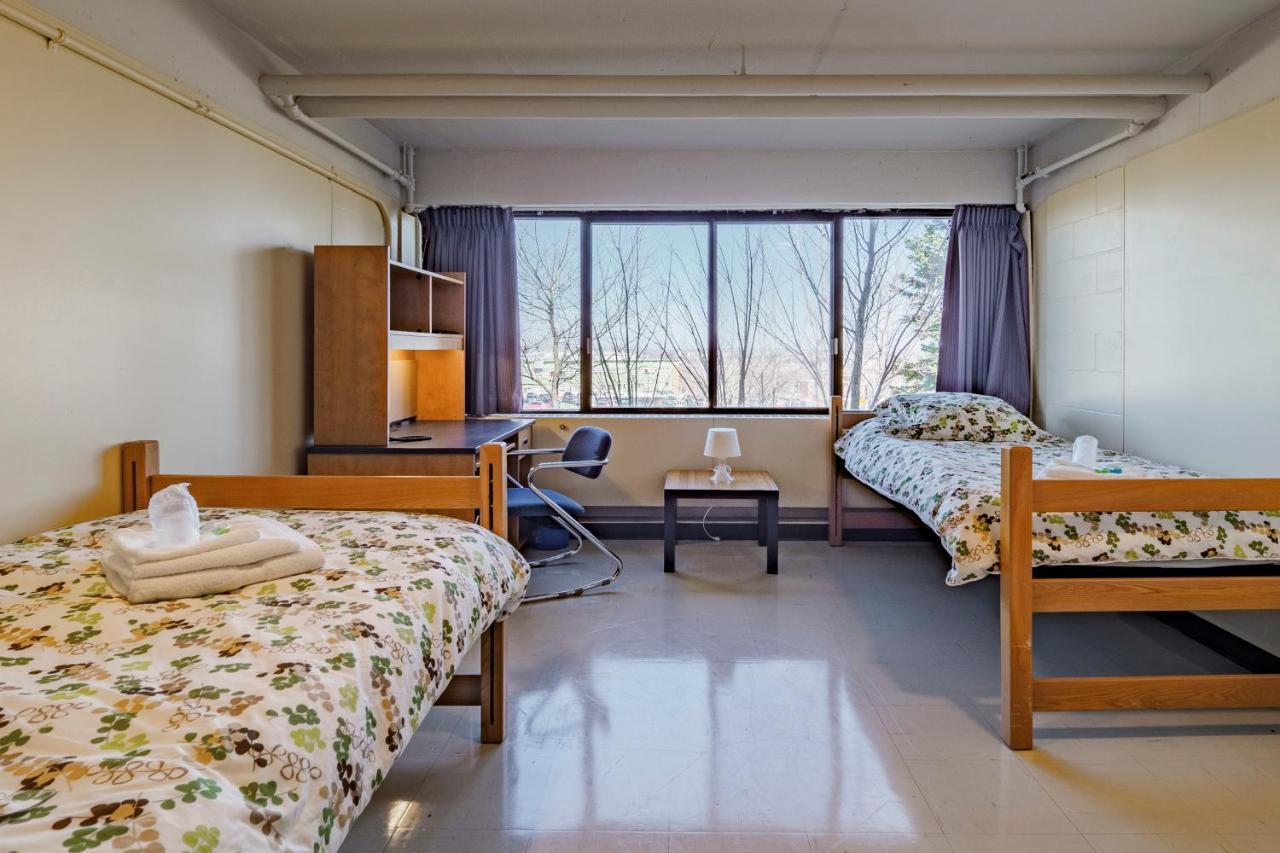 Au Campus Hotel Sherbrooke Kültér fotó