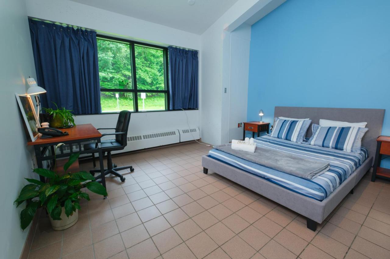 Au Campus Hotel Sherbrooke Kültér fotó