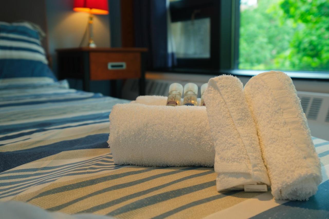 Au Campus Hotel Sherbrooke Kültér fotó